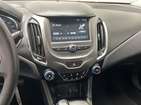Used 2017 Chevrolet Cruze LT image 14
