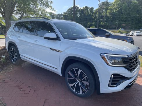 New 2026 Volkswagen Atlas SEL Premium R-Line AWD/4WD image 3