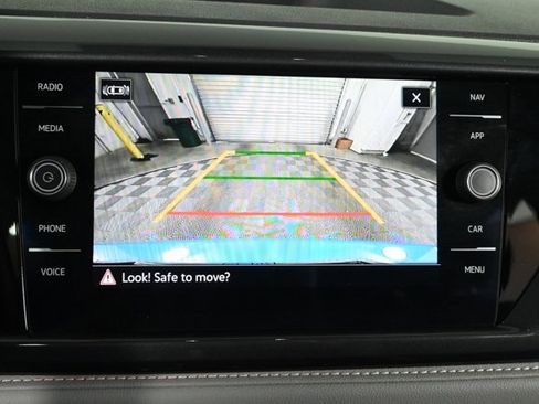 Certified 2022 Volkswagen Taos SEL w/ Panoramic Sunroof Package image 5