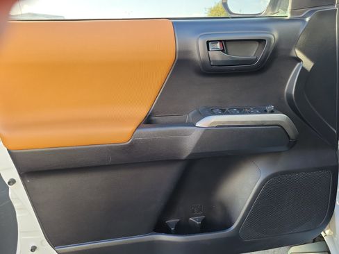 Used 2020 Toyota Tacoma SR5 image 12