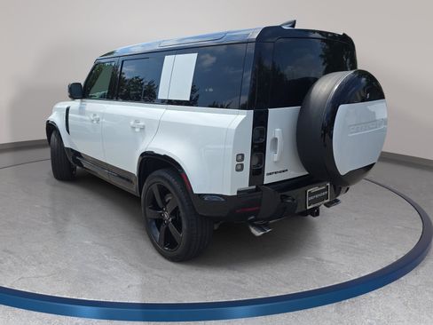 Certified 2025 Land Rover Defender 110 V8 AWD/4WD image 7