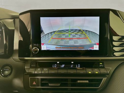 Used 2025 Toyota Camry SE image 13