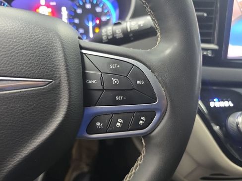 Used 2022 Chrysler Pacifica Touring-L FWD image 21
