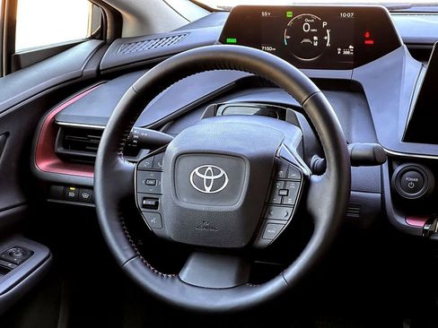 Used 2025 Toyota Prius Plug-In Hybrid FWD image 29