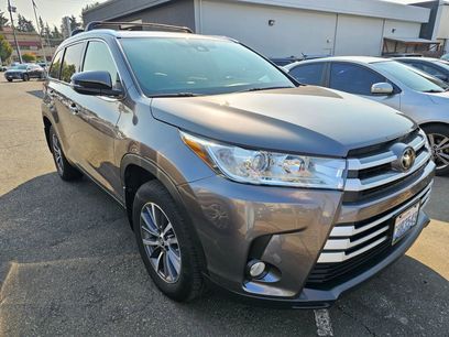 Used 2019 Toyota Highlander SE