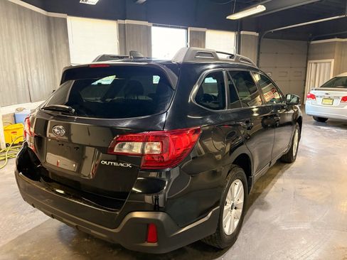 Used 2019 Subaru Outback 2.5i Premium AWD/4WD image 6