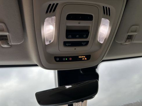 Used 2023 Buick Envision Avenir image 17