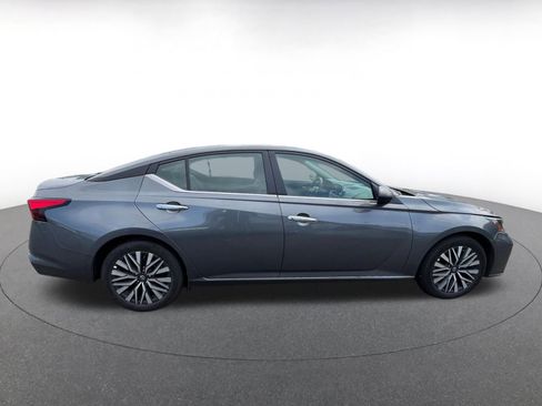 Used 2025 Nissan Altima 2.5 SV FWD image 10