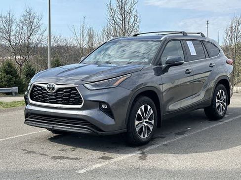 Used 2023 Toyota Highlander XLE image 1