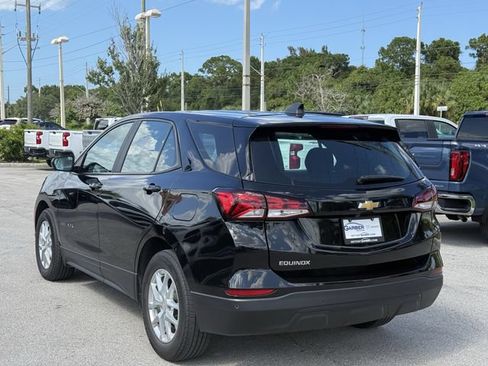 Used 2023 Chevrolet Equinox LS w/ Driver Confidence II Package FWD image 2