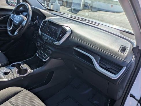 Used 2024 GMC Terrain SLE image 6