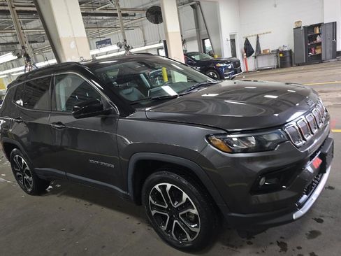Used 2022 Jeep Compass Limited image 3