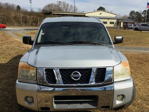 Used 2011 Nissan Titan SV w/ SV Value Truck Pkg image 4