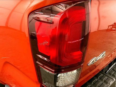 Used 2018 Toyota Tacoma SR5 image 28