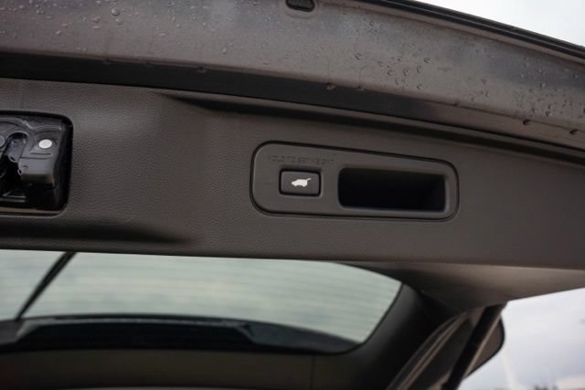 Used 2025 Honda Pilot Touring image 9