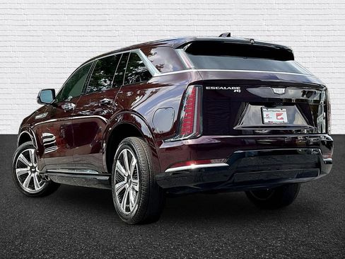 Used 2025 Cadillac Escalade IQ Luxury 2 w/ LPO, Premium Carpet Package AWD/4WD image 4