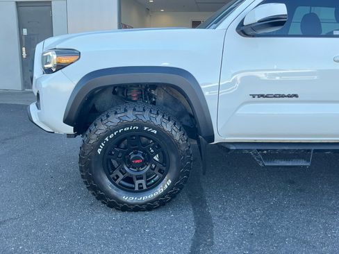 Certified 2023 Toyota Tacoma TRD Off-Road w/ Black Out Package (TMS) image 23