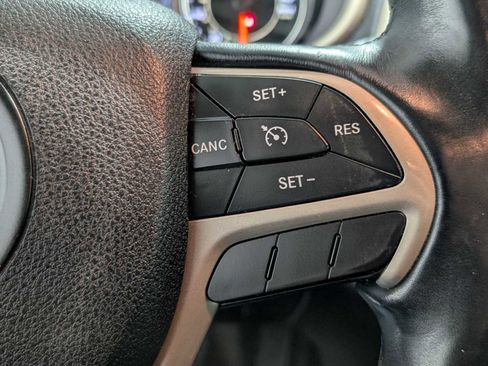 Used 2017 Jeep Cherokee Limited AWD/4WD image 36