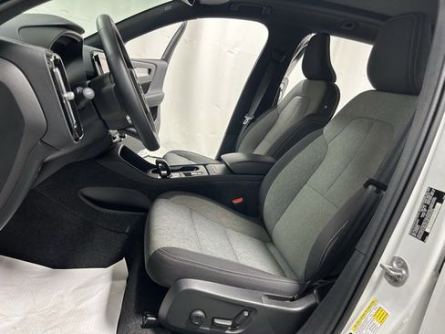 Certified 2025 Volvo XC40 B5 Core image 11