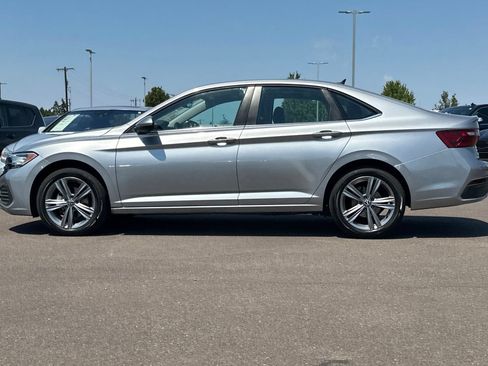 Used 2023 Volkswagen Jetta SE FWD image 7