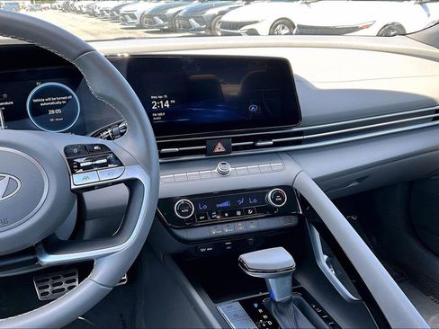 Certified 2025 Hyundai Elantra SEL image 8
