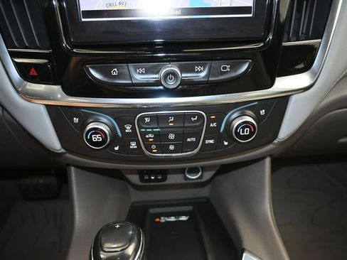 Used 2018 Chevrolet Traverse Premier w/ Driver Confidence II Package FWD image 19