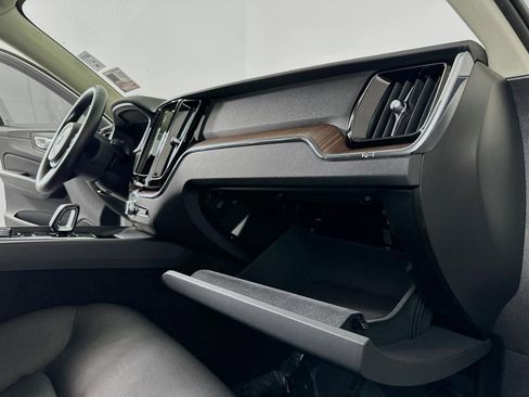 Used 2023 Volvo XC60 B5 Plus image 41