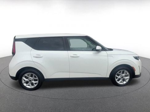 Used 2025 Kia Soul LX w/ LX Technology Package image 16