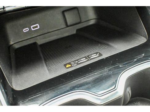 Used 2024 Chevrolet Traverse RS FWD image 50