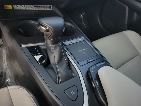 Used 2022 Lexus UX 200 w/ Accessory Package (Z2) FWD image 22