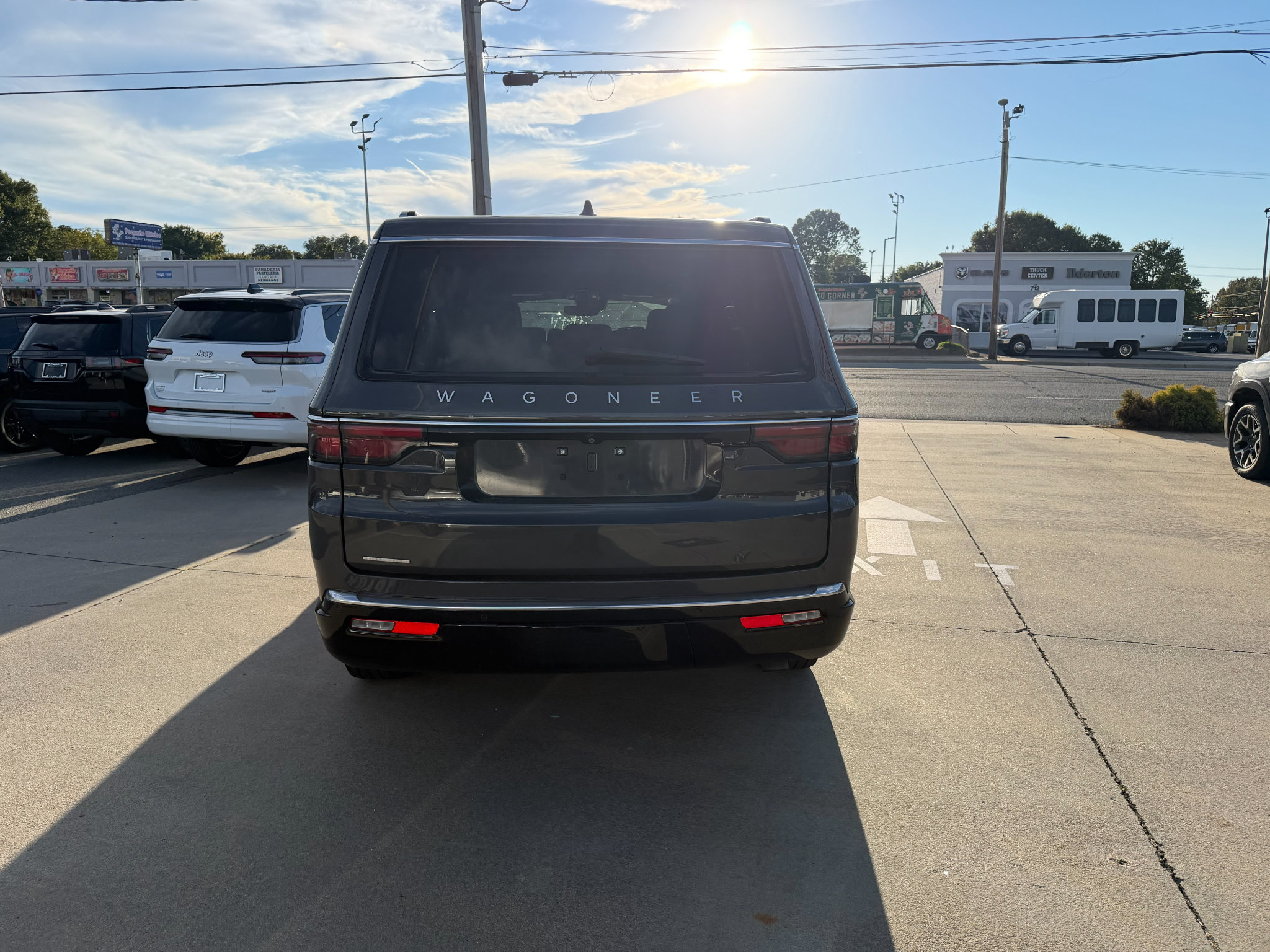 Certified 2023 Jeep Wagoneer 4WD w/ Convenience Group I image 5
