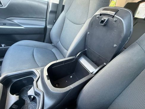 Used 2020 Toyota RAV4 LE FWD image 26