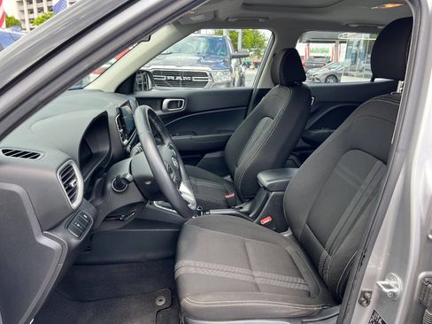 Used 2023 Hyundai Venue SEL image 9