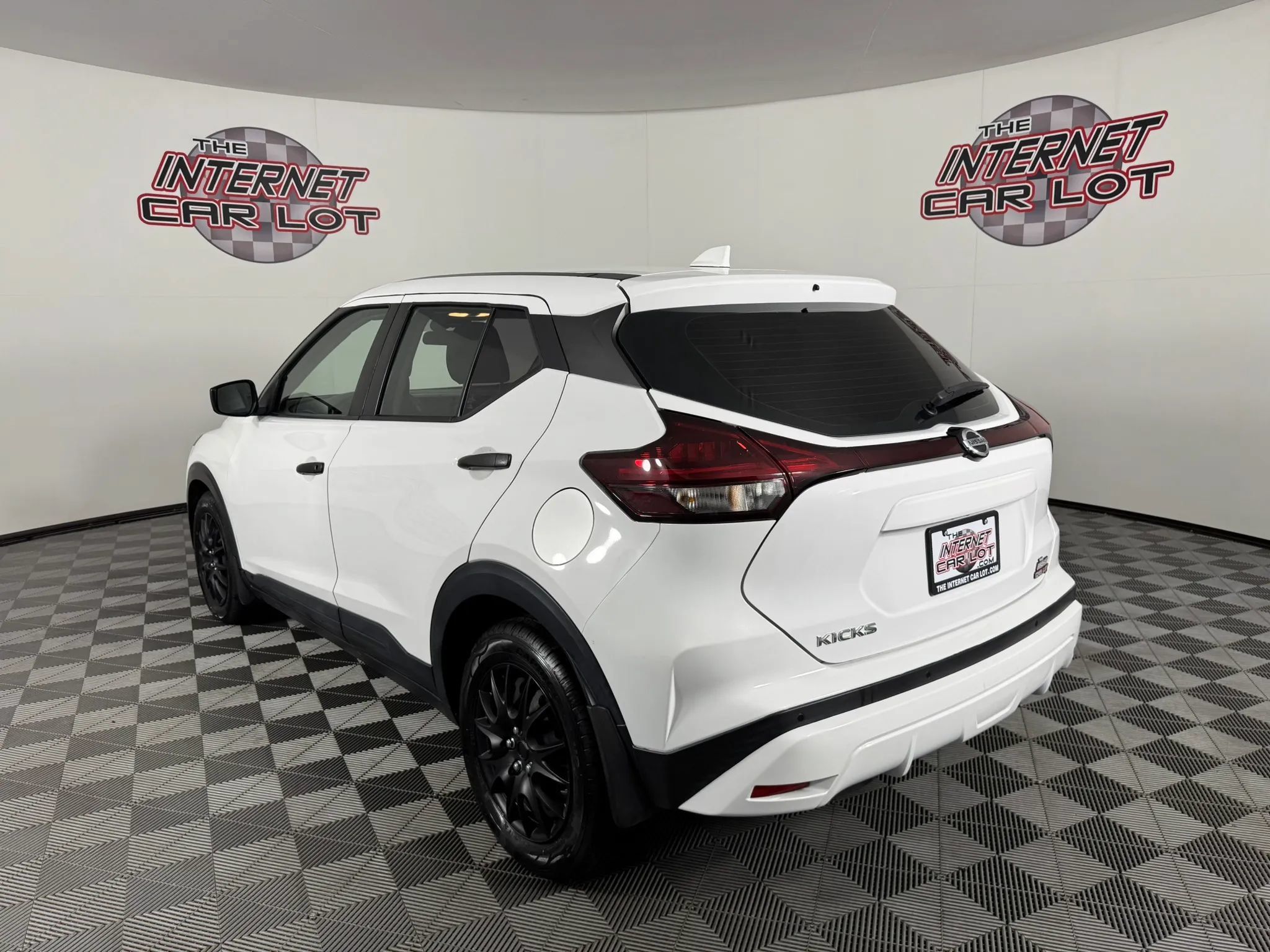 Used 2021 Nissan Kicks S FWD image 5