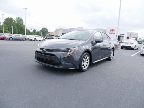 Used 2025 Toyota Corolla LE image 8