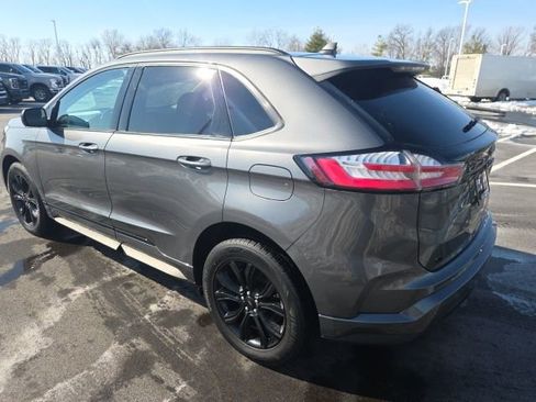 Certified 2022 Ford Edge SE w/ Black Appearance Package image 3