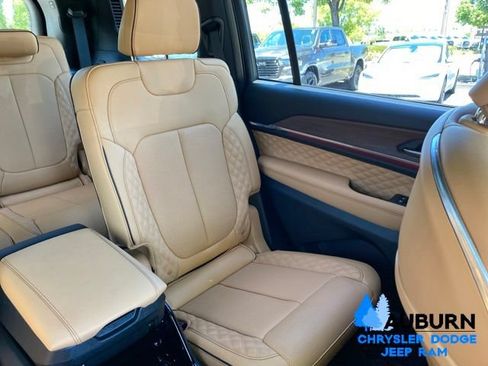 Used 2025 Jeep Grand Cherokee L Summit w/ Obsidian Package AWD/4WD image 25