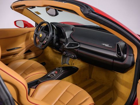 Used 2013 Ferrari 458 Spider RWD image 31