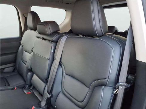 New 2026 Nissan Armada SV image 15