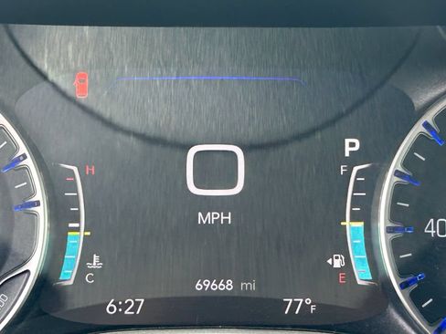 Used 2023 Chrysler Pacifica Touring-L FWD image 22