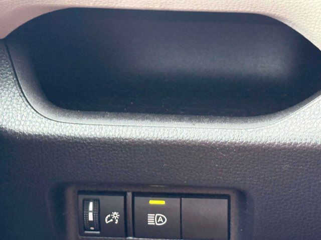 Used 2021 Toyota RAV4 XLE AWD/4WD image 18