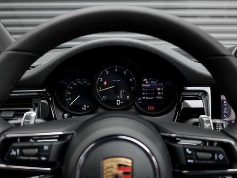 New 2025 Porsche Macan image 13