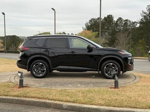 Used 2025 Nissan Rogue SV w/ SV Premium Package image 8