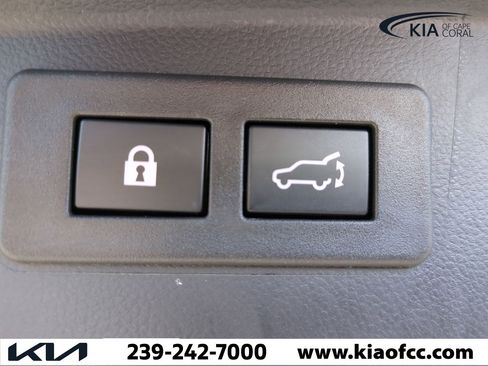 Used 2023 Subaru Outback Premium image 12