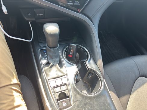 Used 2020 Toyota Camry LE FWD image 6
