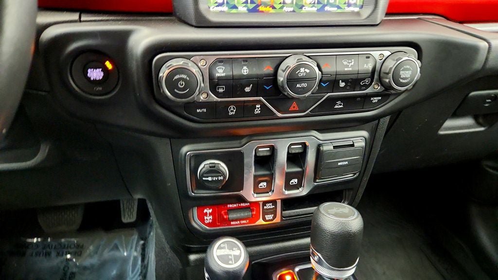 Used 2023 Jeep Wrangler Rubicon w/ LED Lighting Group AWD/4WD image 17