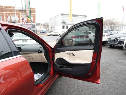 Used 2021 BMW 330i xDrive Sedan w/ Convenience Package image 11