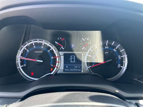 Used 2018 Toyota 4Runner SR5 AWD/4WD image 21