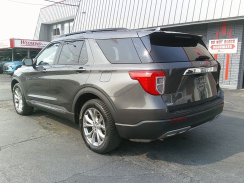 Used 2020 Ford Explorer XLT w/ Equipment Group 202A AWD/4WD image 3