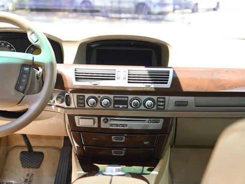 Used 2006 BMW 750Li RWD image 25
